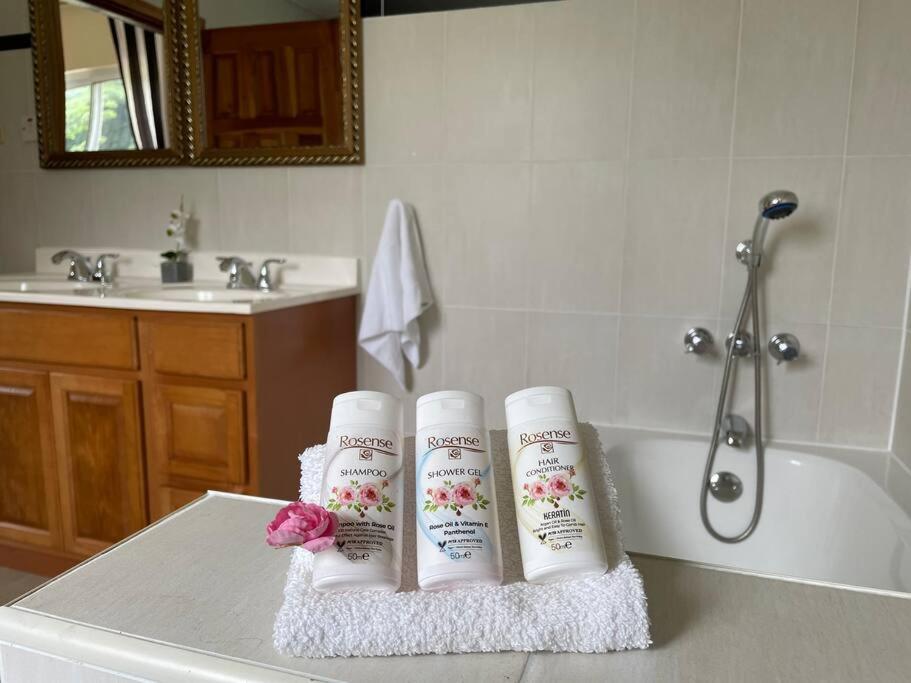 Spring Garden Mobay Resort Luxurious Apartments มอนเทโกเบย์ ภายนอก รูปภาพ