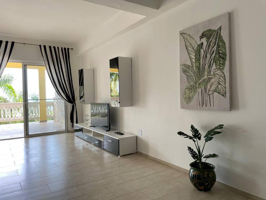 Spring Garden Mobay Resort Luxurious Apartments มอนเทโกเบย์ ภายนอก รูปภาพ