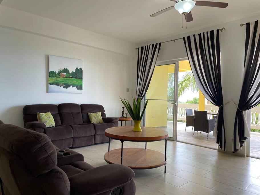 Spring Garden Mobay Resort Luxurious Apartments มอนเทโกเบย์ ภายนอก รูปภาพ