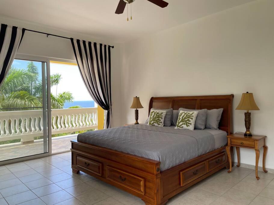 Spring Garden Mobay Resort Luxurious Apartments มอนเทโกเบย์ ภายนอก รูปภาพ