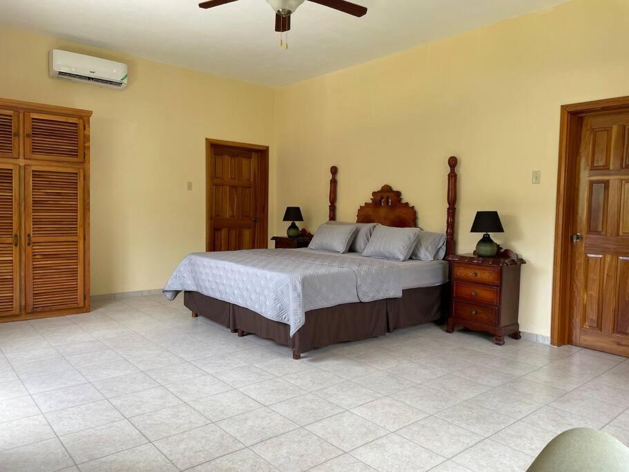 Spring Garden Mobay Resort Luxurious Apartments มอนเทโกเบย์ ภายนอก รูปภาพ
