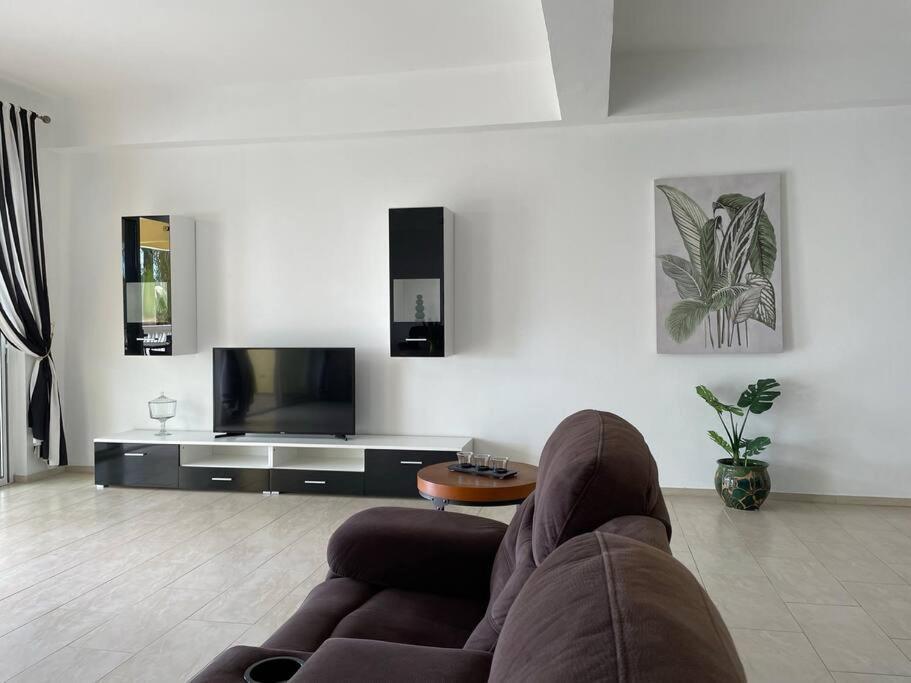 Spring Garden Mobay Resort Luxurious Apartments มอนเทโกเบย์ ภายนอก รูปภาพ