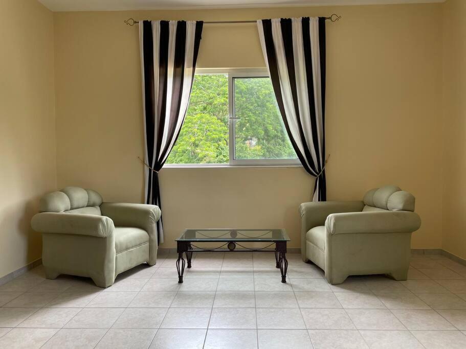 Spring Garden Mobay Resort Luxurious Apartments มอนเทโกเบย์ ภายนอก รูปภาพ