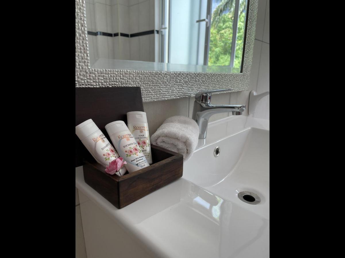 Spring Garden Mobay Resort Luxurious Apartments มอนเทโกเบย์ ภายนอก รูปภาพ
