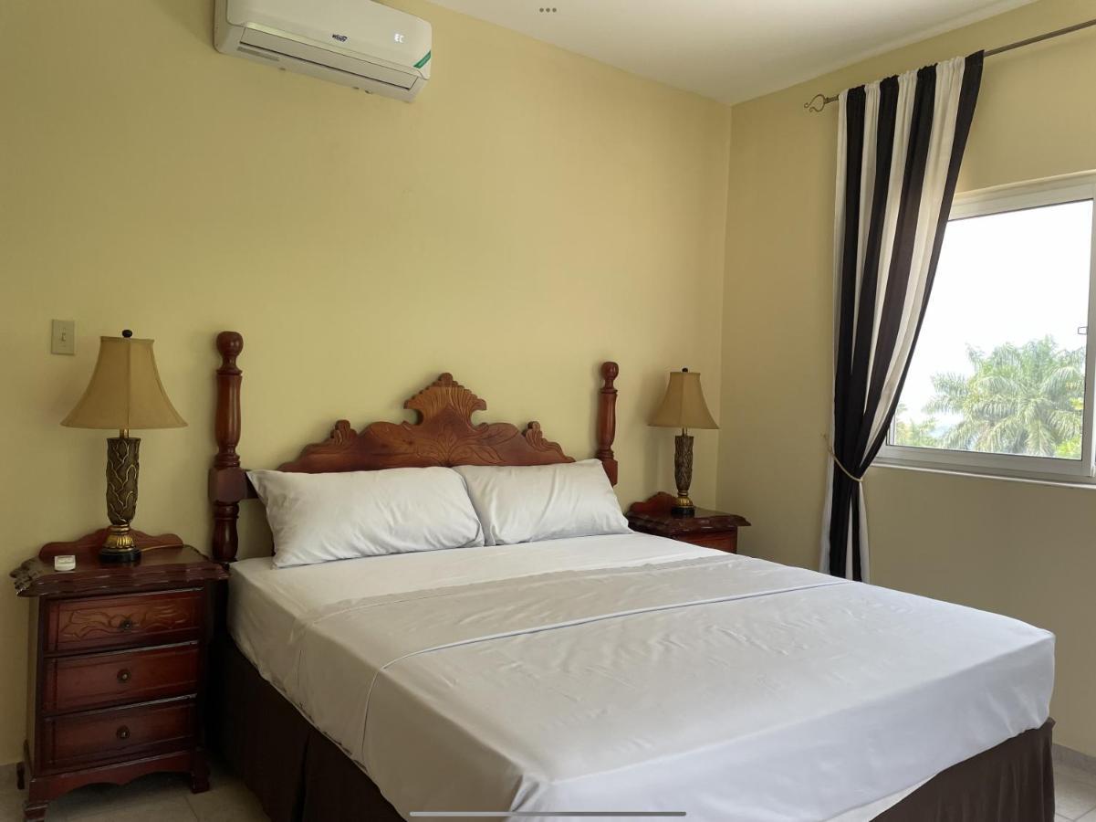 Spring Garden Mobay Resort Luxurious Apartments มอนเทโกเบย์ ภายนอก รูปภาพ